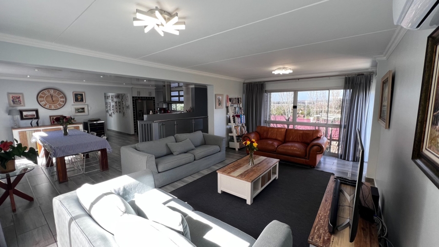 4 Bedroom Property for Sale in Langenhovenpark Free State
